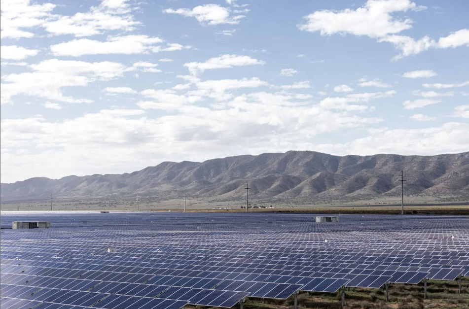 largest solar farm in Australia